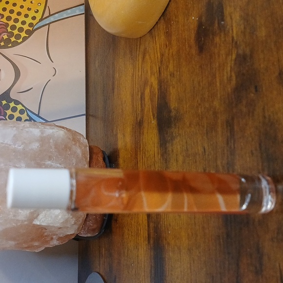 SKYLAR CLEAN BEAUTY ROLLERBALL Sunkissed Dahlia 3/4 Bottle - Picture 6 of 6